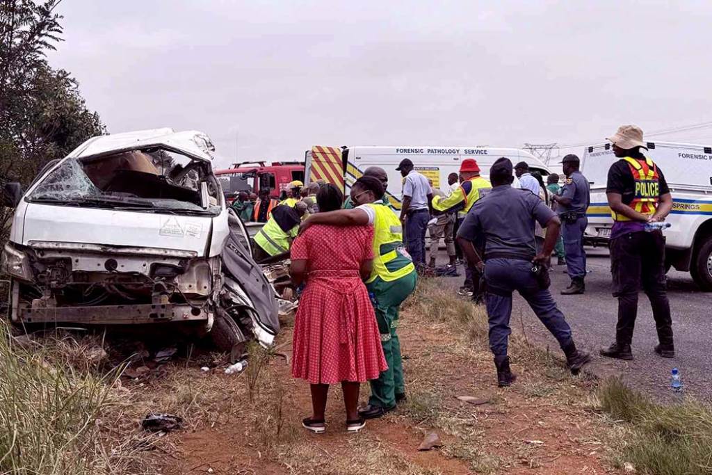 13 schoolchildren killed five others in critical condition minibus and truck collided